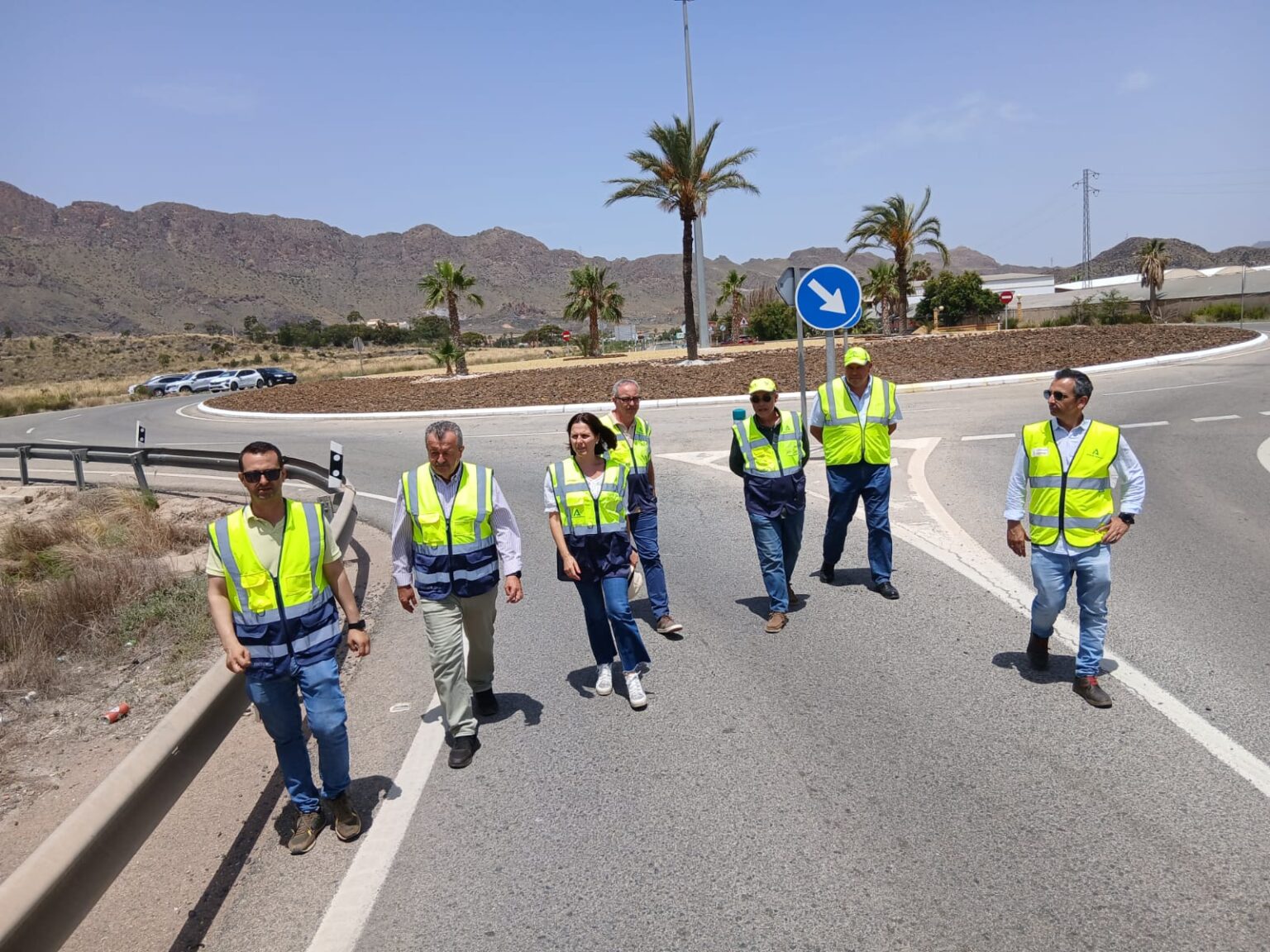 La Junta de Andalucía embellece y acondiciona la glorieta de acceso a San Juan de los Terreros con una inversión de 22.000 euros